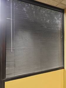 lot 20341 image: Large Commercial Aluminum Blinds