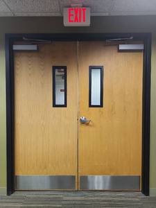 lot 20343 image: Commercial Door Closer Set with Exit Sign