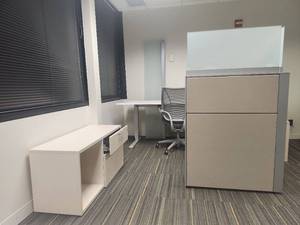 lot 20354 image: Office Workstation Set with Filing Cabinet and Ergonomic Chair