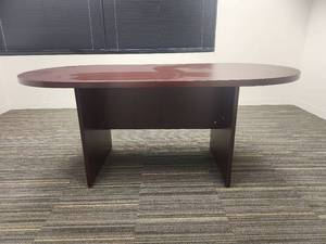 lot 20357 image: Office Furniture & Decor Set