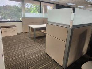 lot 20390 image: Modern Office Cubicle Set with Storage and Chair