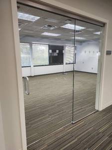 lot 13164 image: Modern Commercial Glass Door System