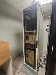 lot 20454 image: Enterprise Server Rack System with Compaq & Dell Equipment