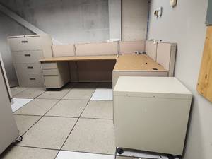 lot 20458 image: Modern Office Cubicle System with Storage