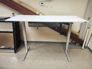 lot 20466 image: Humanscale Sit-Stand Desk&nbsp