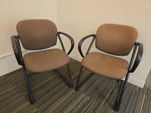lot 13103 image: Modern Office Guest Chairs Set