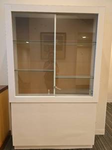 lot 13110 image: Modern White Display Cabinet with Glass Shelving