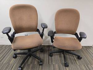 lot 49748 image: (2) Steelcase Leap V2 Office Chairs