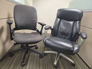 lot 49766 image: Herman Miller Aeron Office Chair