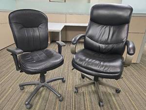 lot 49769 image: Black Leather Executive Office Chair