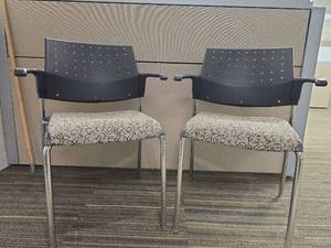 lot 49772 image: (2) Modern Stackable Office Guest Chairs