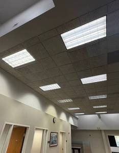 lot 50026 image: (5) Commercial Office Fluorescent Light Fixtures