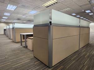 lot 13154 image: Office Cubical Set