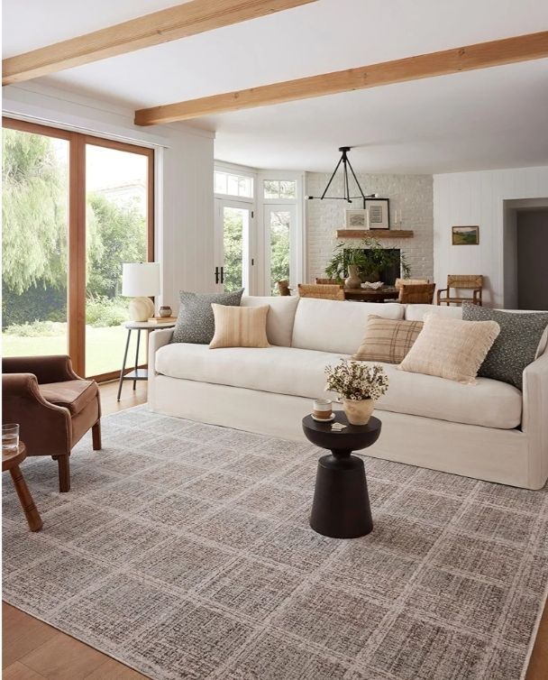 lot 5318 image: Loloi Angela Rose Ember Collection EMB-10 FogDove 2-7 x 7-6 Runner Rug
