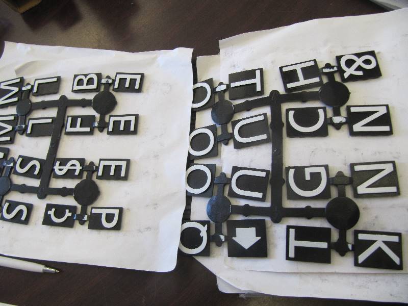 lot 212 image: TWO NEW BAGS OF MAGNETIC LETTERS AND NUMBERS (KEEP TRAC SYSTEMS)