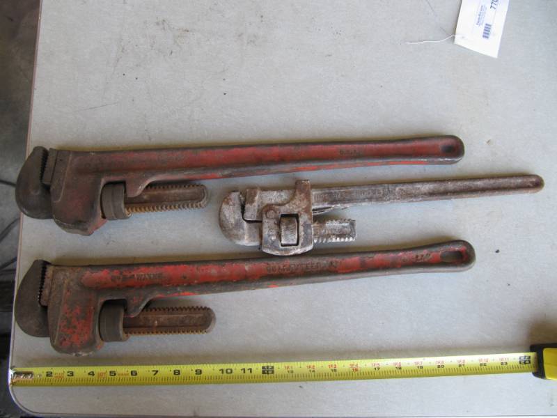lot 770 image: LOT OF 2 HEAVY DUTY 24 PIPE WRENCHES AND 1 18 PIPE WRENCH  (SHOP TOOLS)