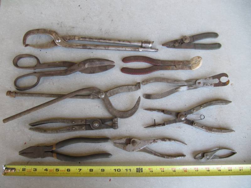 lot 771 image: LOT OF 11 ASSORTED PLIERS AND CUTTERS (SHOP TOOLS)
