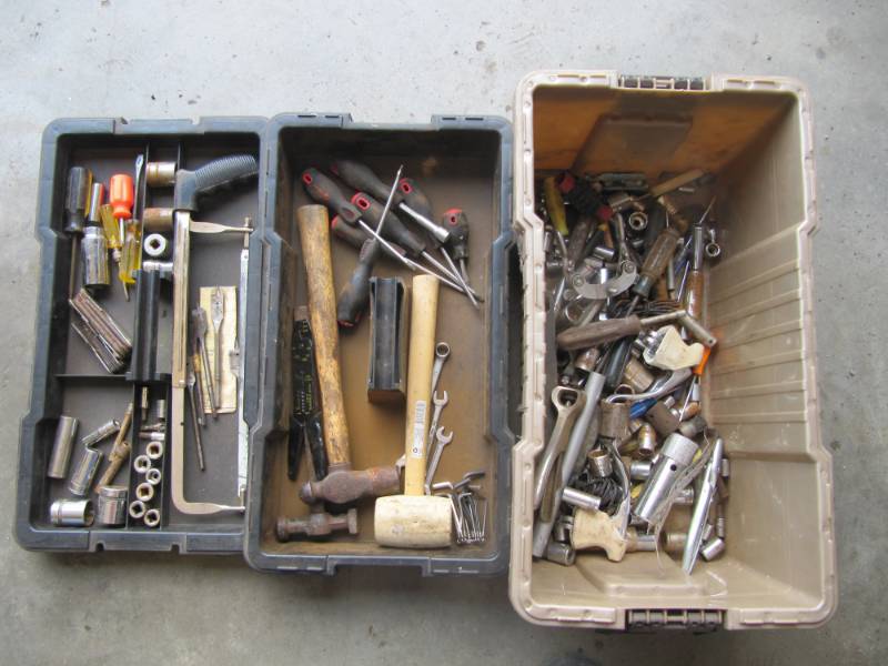 lot 777 image: LARGE TOOL BOX WITH MISC. TOOLS
