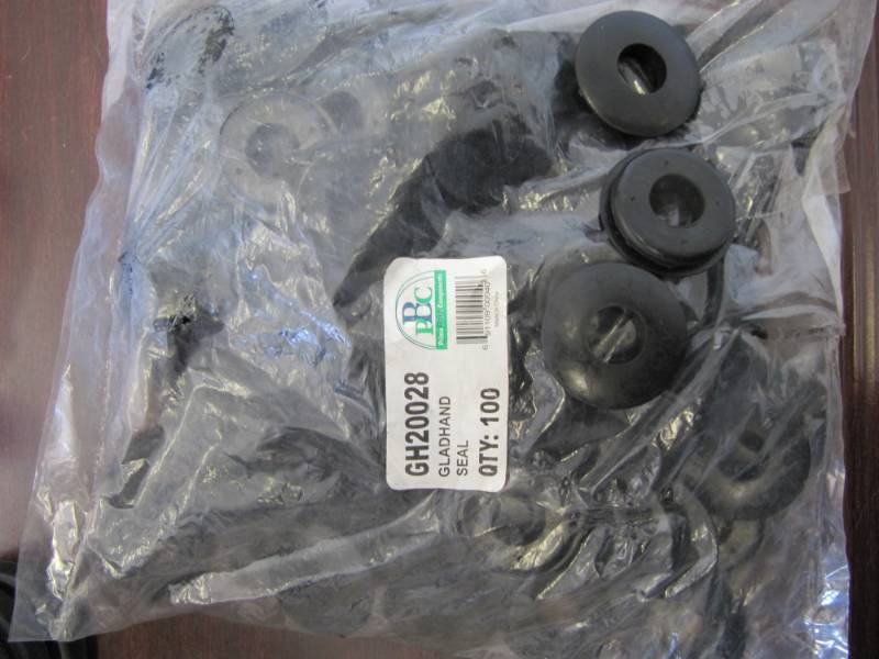 lot 309 image: New Lot of 100 Glad Hand Seals for Truck and Trailers - NEW IN PACKAGE