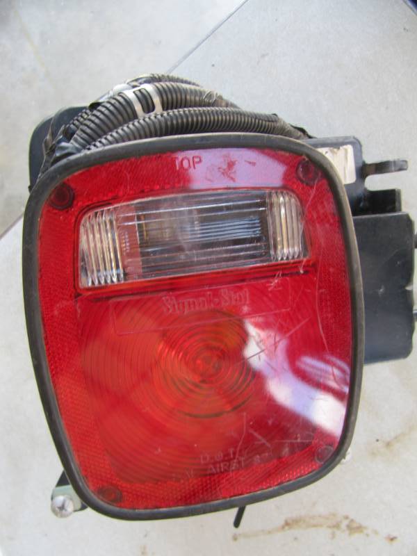 lot 318 image: Lot of 2 Tail Lamps- For Trucks and Trailers