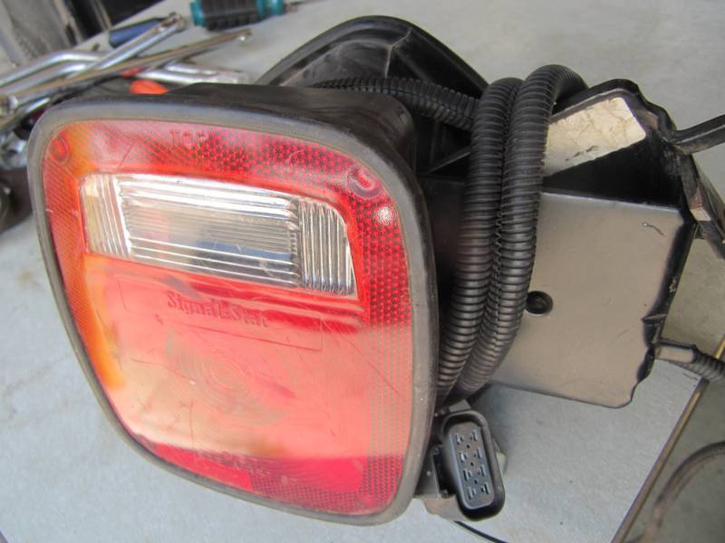 lot 319 image: Lot of 2 Tail Lamps- For Trucks and Trailers
