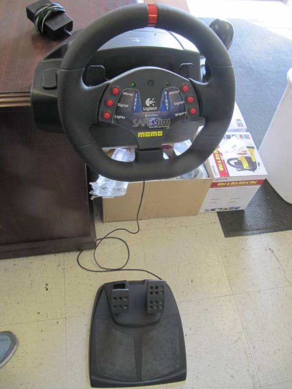 lot 17 image: MOMO (RACING) FORCE FEED BACK WHEEL FOR OTR -DRIVERS TRAINING STATION WITH JJ KELLER BOOKS