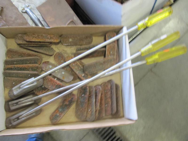 lot 2134 image: Lot of 1 LARGE box OF -AA Course Pipe Cleaner for Welding and Repair (Welding Tools)
