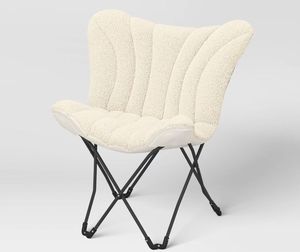 lot 4119 image: Pack of 2 ,Butterfly Chair Faux Shearling Cream - Room Essentials - Retail $86