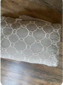 lot 7266 image: QUEEN SHEET SET WITH PILLOW