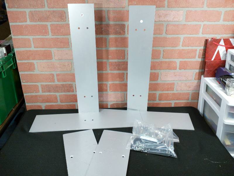lot 3 image: Side Brackets