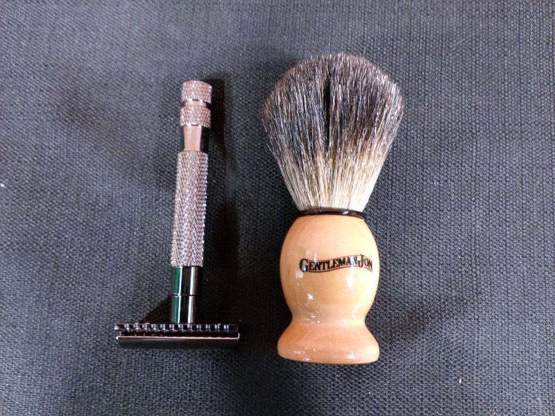 lot 53 image: Gentleman Jon Wet Shaver & Shaving Cream Brush