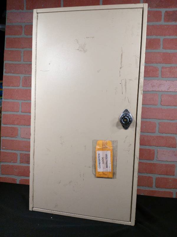 lot 76 image: Steelmaster 400 Capacity Key Cabinet With Master Combo