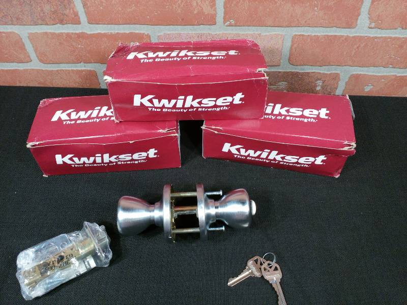 lot 89 image: Kwikset Tylo KnobsEntry Complete & Keyed Alike With 4 Keys