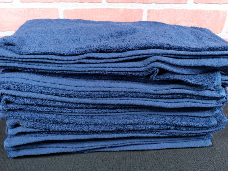 lot 129 image: Lot Of Blue Towels