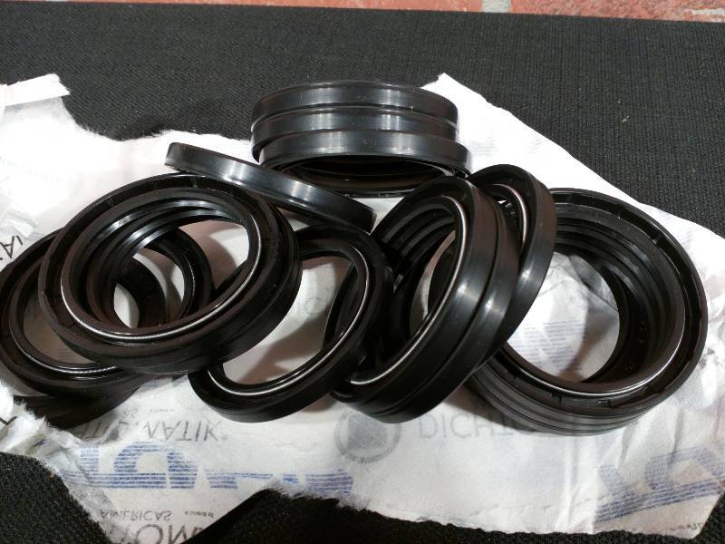 lot 142 image: Dichtomatic 172312TC Type TC Nitrite Oil Seals