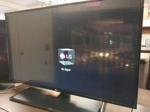 lot 6165 image: LG 43LX560H 43-inch Commercial TV Display  - Retail $299