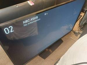 lot 6172 image: LG 55-inch TV Model 55UT570H9UA  - Retail $399