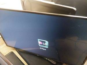 lot 6180 image: LG 43LX560H 43-inch Commercial TV  - Retail $299