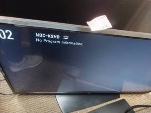 lot 6182 image: LG 49-inch Smart TV (2019 Model)  - Retail $200
