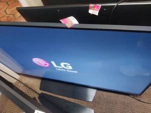 lot 6183 image: LG 55-inch UN570 4K Smart TV (2021 Model)  - Retail $299