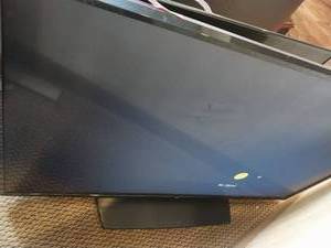 lot 6185 image: LG 49-inch LED TV Model 49LT570H0UA  - Retail $299