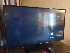 lot 6192 image: LG 49-inch LED TV Model 49LT570H0UA  - Retail $175