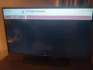 lot 6202 image: LG 43LV560H Commercial TV Display  - Retail $299