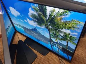 lot 6206 image: LG 55-inch Smart TV UN570 Series  - Retail $399