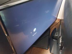 lot 6207 image: LG 49-inch LCD TV Model 49LT570H0UA  - Retail $175