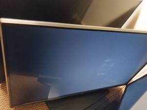 lot 6208 image: LG 43LV560H 43-inch Commercial TV  - Retail $125