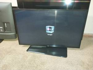 lot 6427 image: LG 43LX560H 43-inch Commercial TV Display  - Retail $299