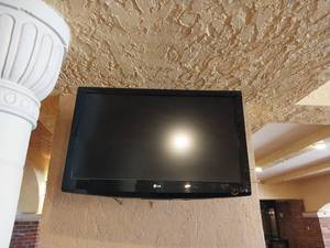 lot 9524 image: LG Flat Screen TV (42) with Wall Mount