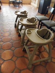 lot 9526 image: Commercial Restaurant High Chairs - Set of 3