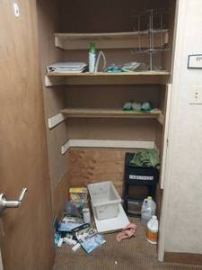 lot 9540 image: Misc Closet Lot